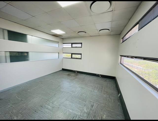 225M² OFFICE TO LET IN MIDRIDGE PARK